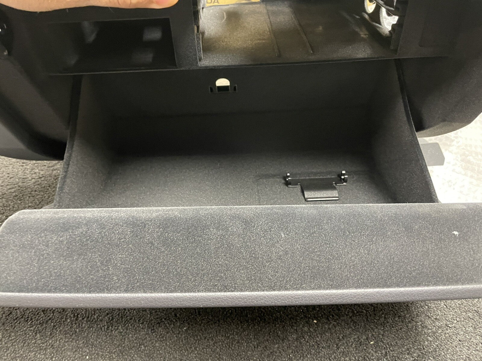 AUDI Q7 TDi FSi QUATTRO 2016 ON GENUINE GLOVE BOX LID SOUL BLACK 4M285703524A