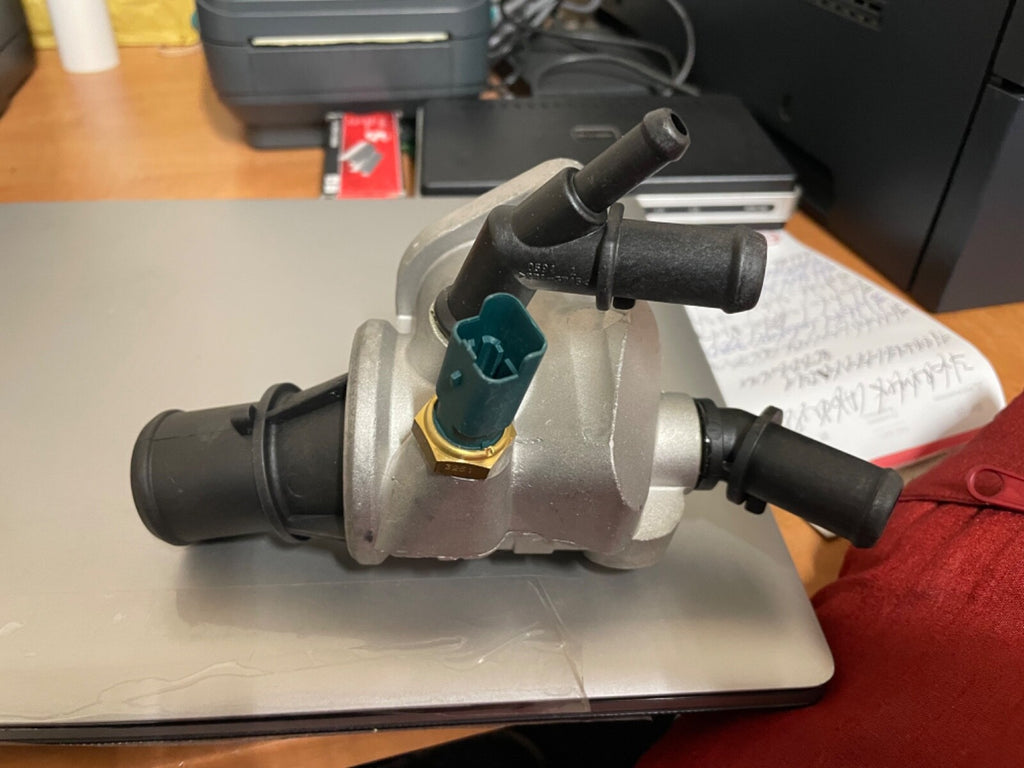  FOR ALFA ROMEO 147  FIAT JTD THERMOSTAT COMPLETE HOUSING WITH SENSOR