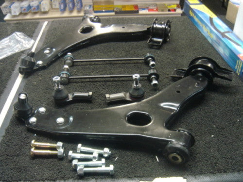 FORD FOCUS MK1 98-04 2 LOWER WISHBONE ARMS  2 LINKS 2 TRACK RODS 6 FIXING BOLTS