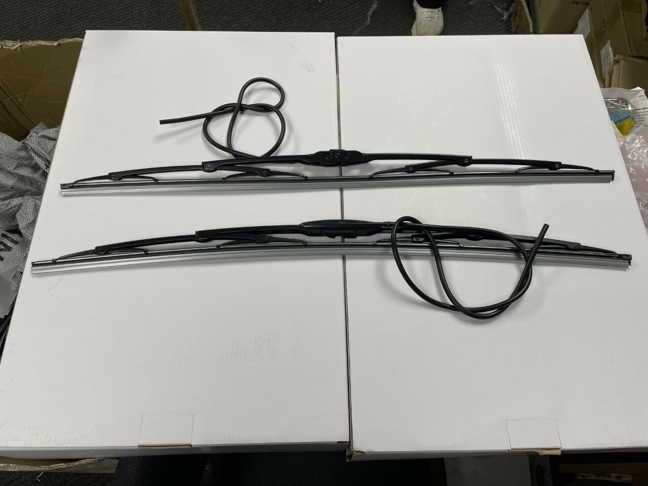FOR IVECO DAILY II 29L12 WIPER BLADES WITH WASHER JETS X2