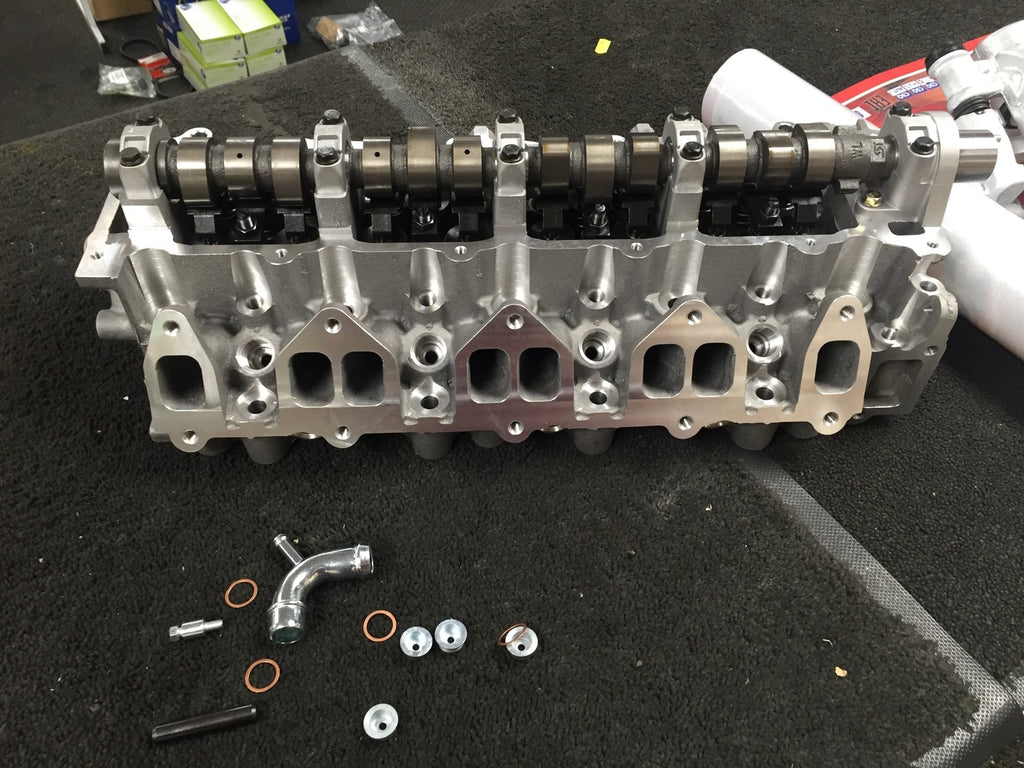 MAZDA BONGO FRIENDEE IMPORT 2.5TD WLT CYLINDER HEAD ASSEMBLED VALVE GASKET SET