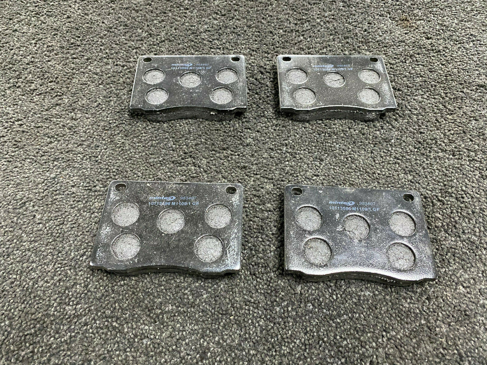 FRONT CLASSIC BRAKE PADS FITS ASTON MARTIN LAGONDA V8 VANTAGE VIRAGE MGB522