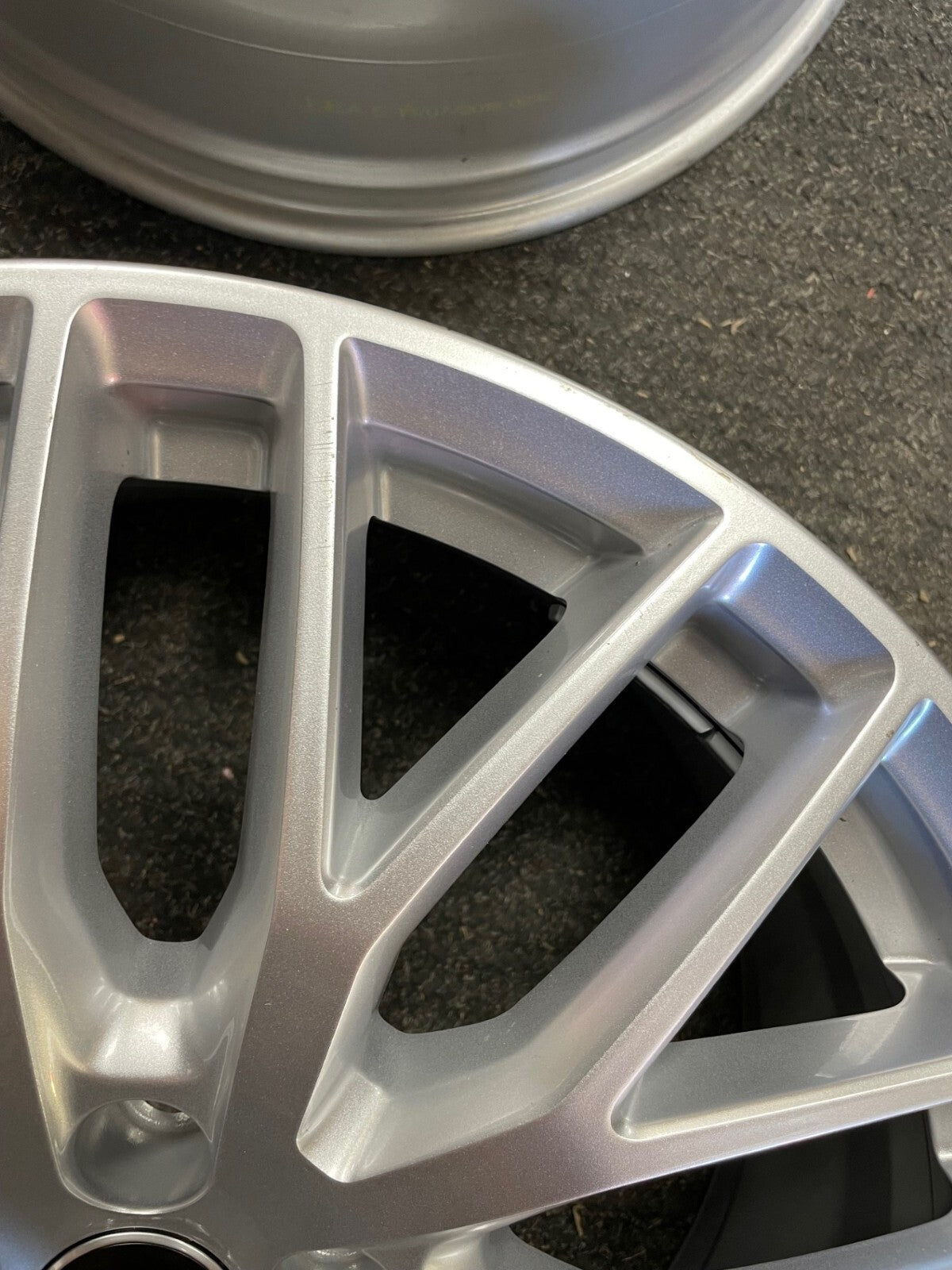 AUDI Q7 2016 ON 20" ALLOY WHEELS (9JX20H2ET33) 4M0601025Q GENUINE EX DISPLAY
