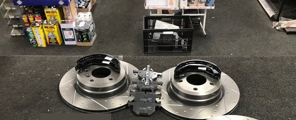BMW 335i 335d E92 BRAKE DISC REAR BREMBO CROSS DRILLED GROOVED MINTEX PAD SHOES