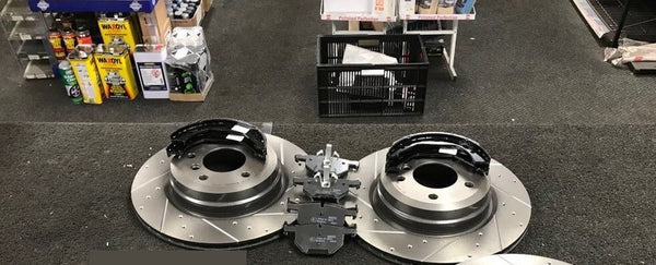 BMW 335i 335d E92 BRAKE DISC REAR BREMBO CROSS DRILLED GROOVED MINTEX PAD SHOES