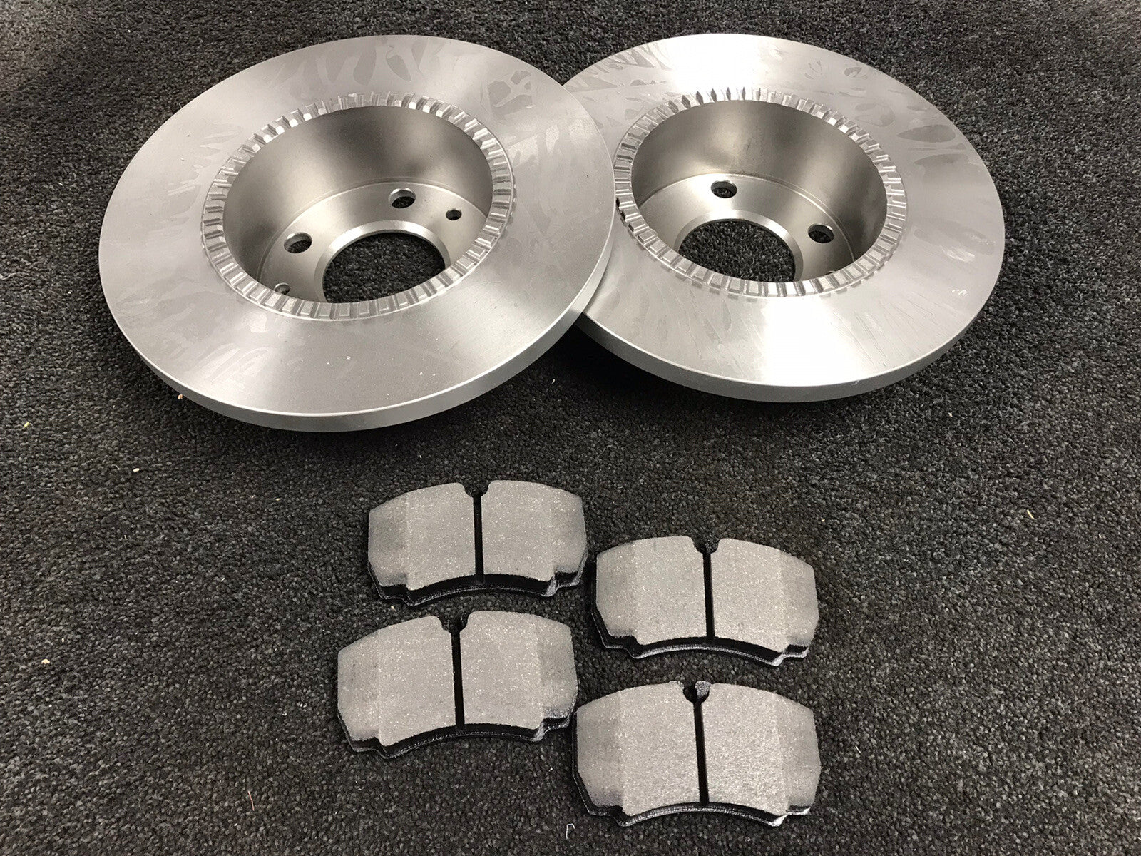 FIT FOR IVECO DAILY 2.3 2.8TD 3.0TD HPi 1999-06 REAR BRAKE DISC BRAKE PADS REAR