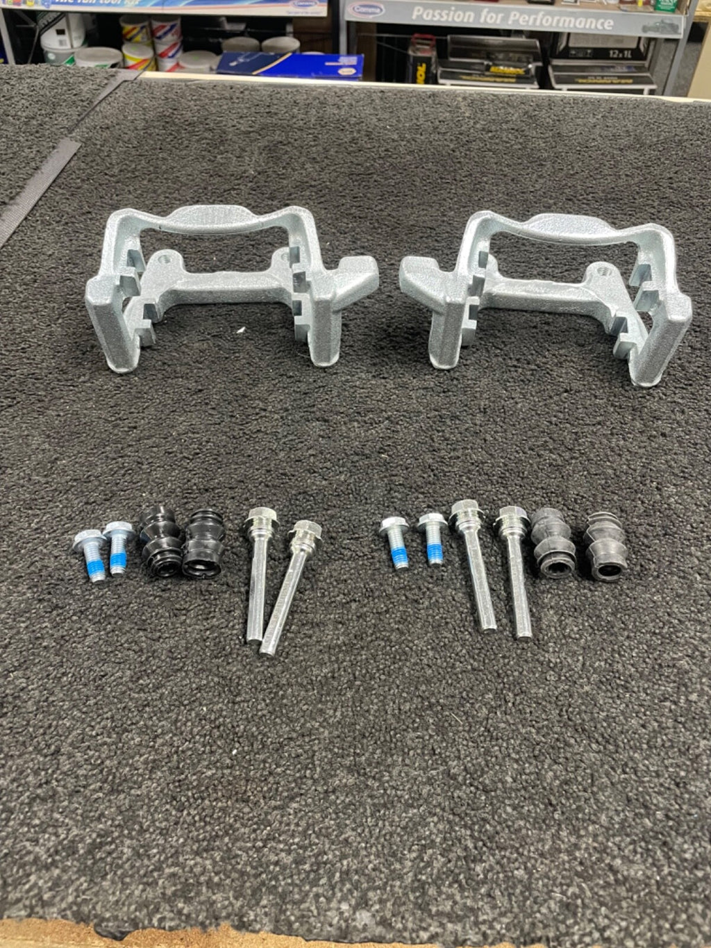 AUDI S3 GOLF MK5 R32 REAR VENTED BRAKE DISC CALIPER CONVERSION BRACKET 310X22MM