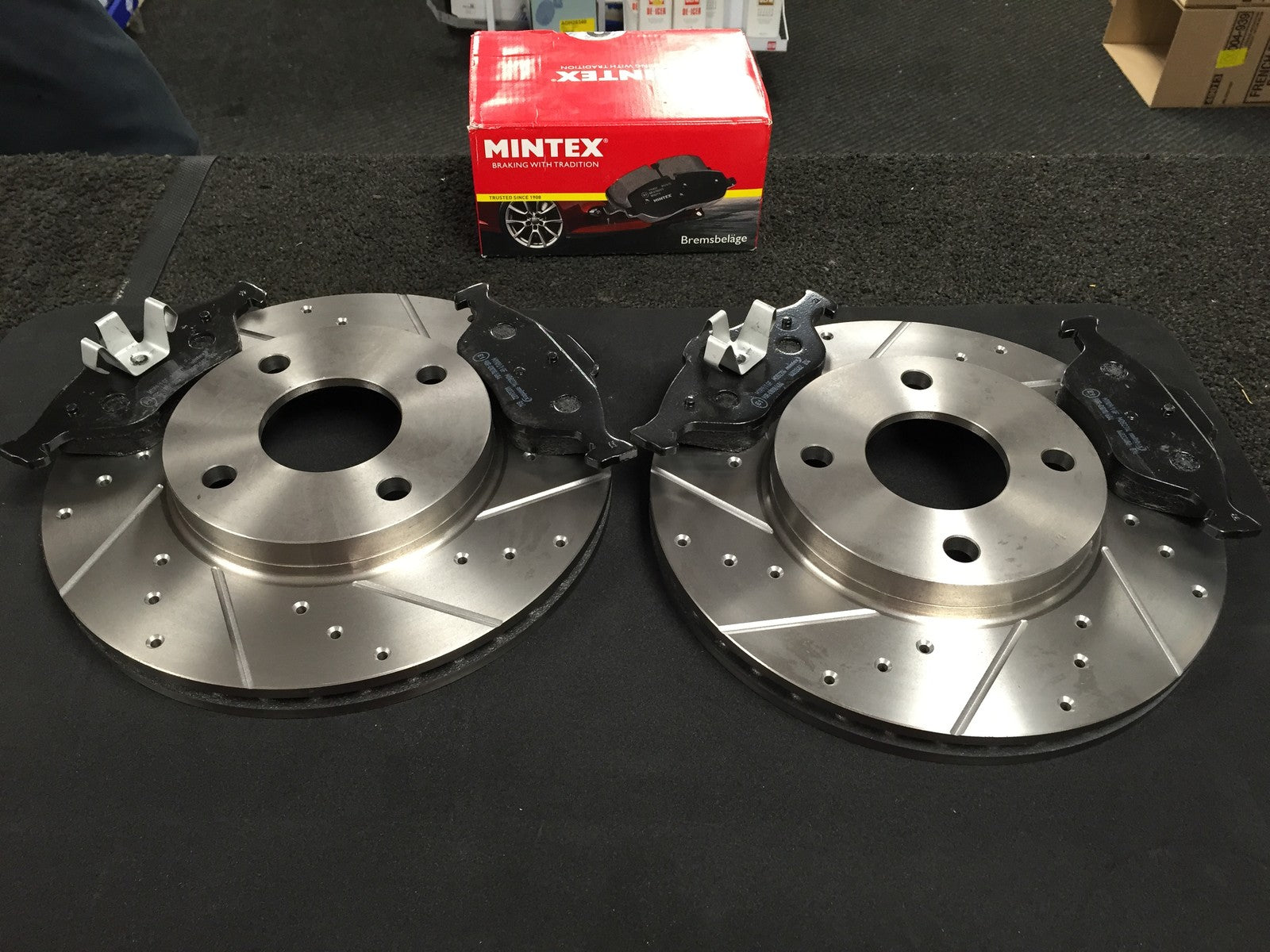 FOCUS PUMA KA DRILLED GROOVED BRAKE DISC & MINTEX PADS 258mm