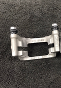 1 GENUINE VW REAR BRAKE CALIPER BRACKET CARRIER VW CADDY MK3 4 2.0TDI CUUD/DFSD