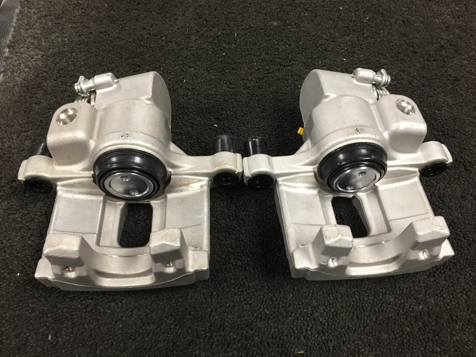 REAR BRAKE CALIPER FORD TRANSIT CONNECT 2002-13 PAIR NS LH OS RH PAIR