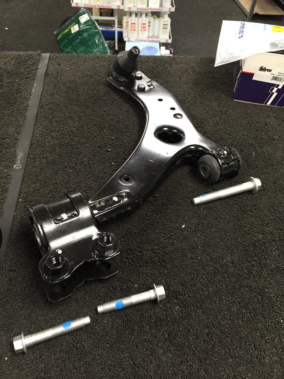 FORD FOCUS MK2 CMAX C-MAX 2004 ON LOWER WISHBONE ARM LH SIDE 21MM FITTING BOLTS