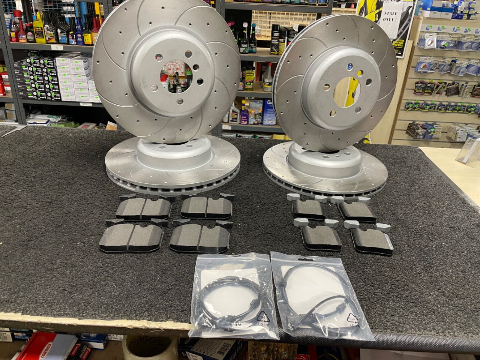 3 SERIES 330D M SPORT MK6 BRAKE DISCS DRILLED  PADS FRONT REAR 370MM + 345MM