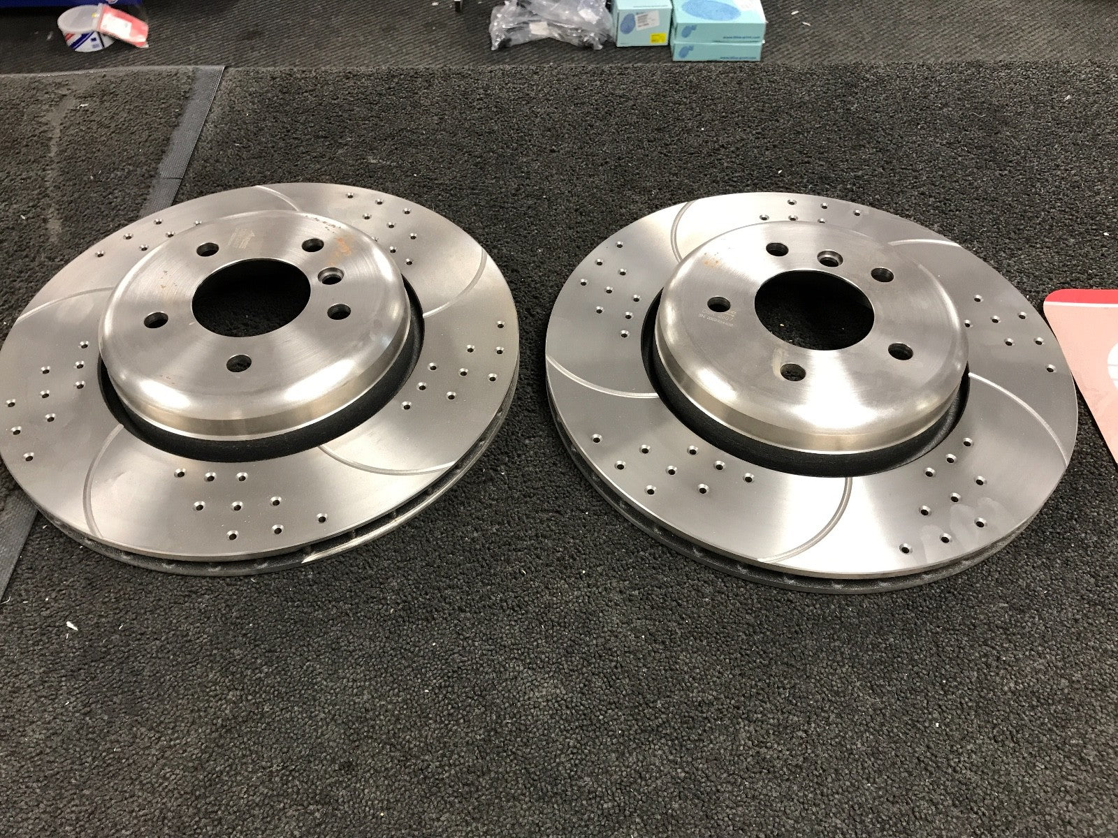 BMW 525 530 535D M SPORT BRAKE DISCS DRILLED GROOVED SET 345MM