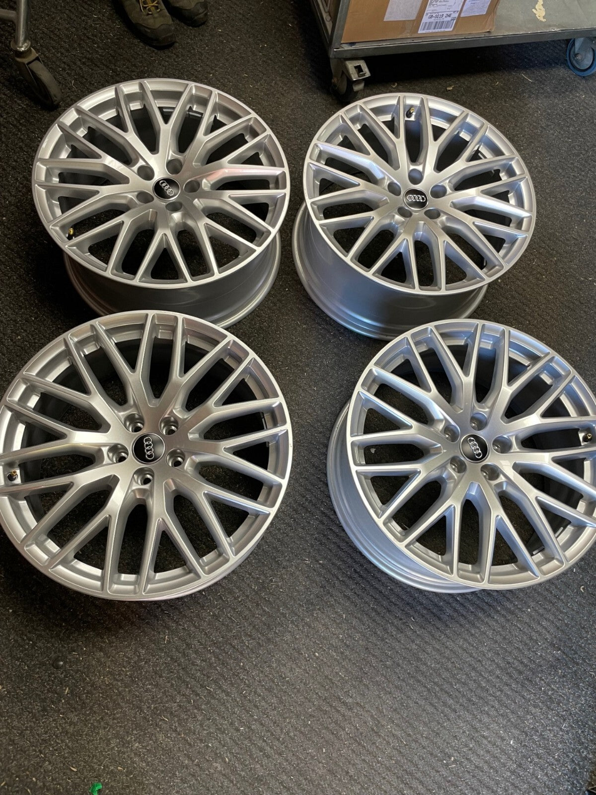 AUDI Q7 2016 ON 20" ALLOY WHEELS (9JX20H2ET33) 4M0601025Q GENUINE EX DISPLAY