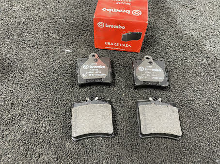 FOR CROSSFIRE / MERCEDES BENZ 1.8 TO 3.2 BREMBO REAR BRAKE PADS SET 4