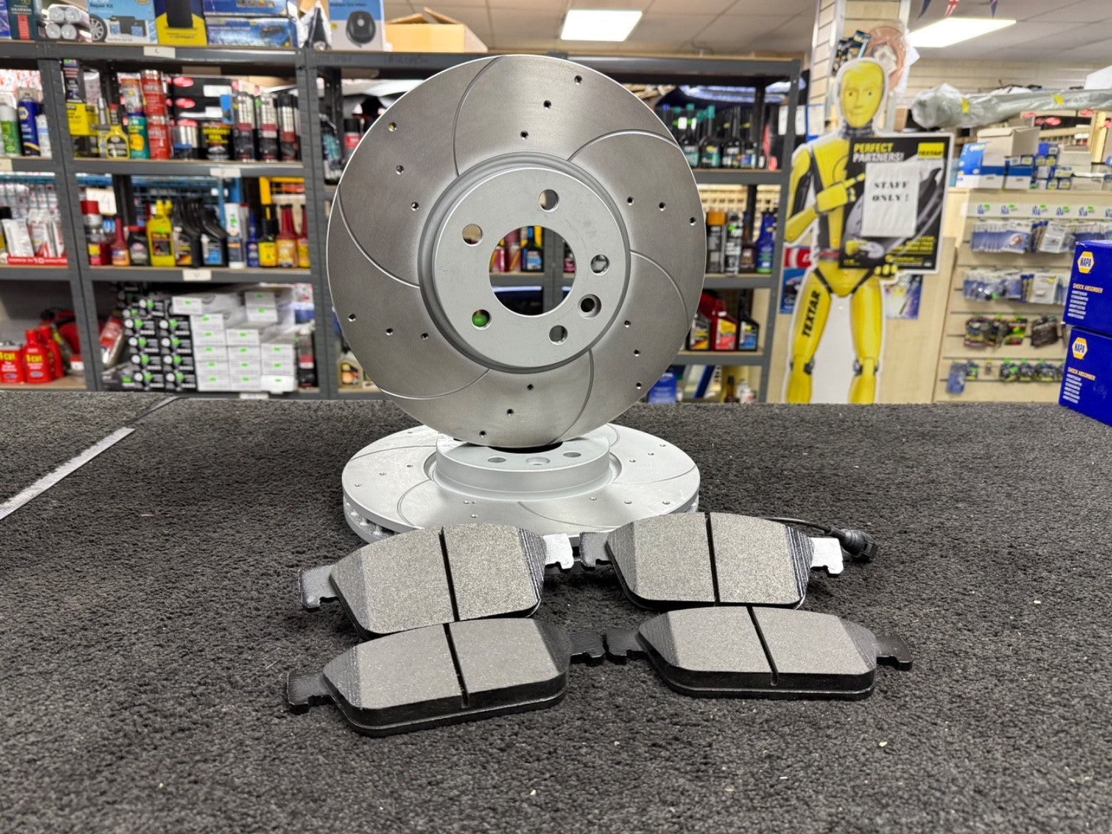 TRANSPORTER T32 TDI KOMBI HIGHLINE MK5 FL T5 GP DRILLED GROOVED BRAKE DISC PAD