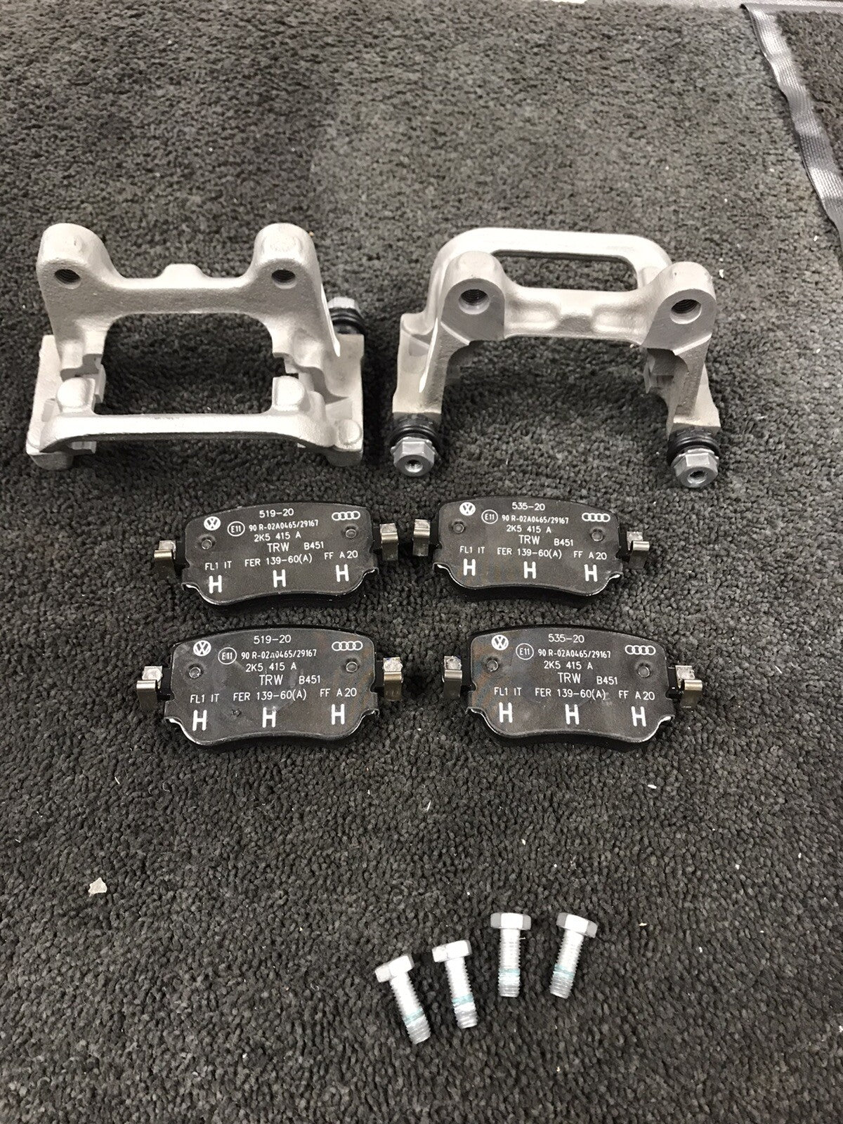 2 GENUINE REAR BRAKE CALIPER BRACKET PADS SKODA OCTAVIA 5E 1.0 1.2 1.4 1.5TSI