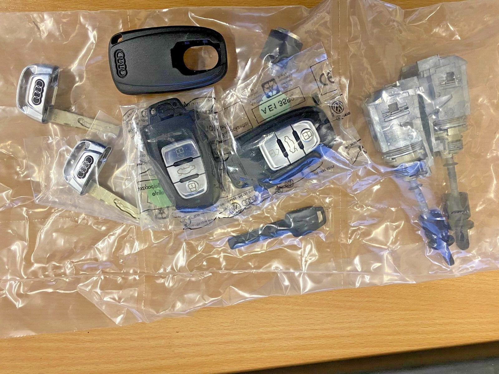 AUDI Q5 2013-2017  LOCKSET DOORS  GLOVE BOX KEYS BARRELS 8R0898374MTKE NEW