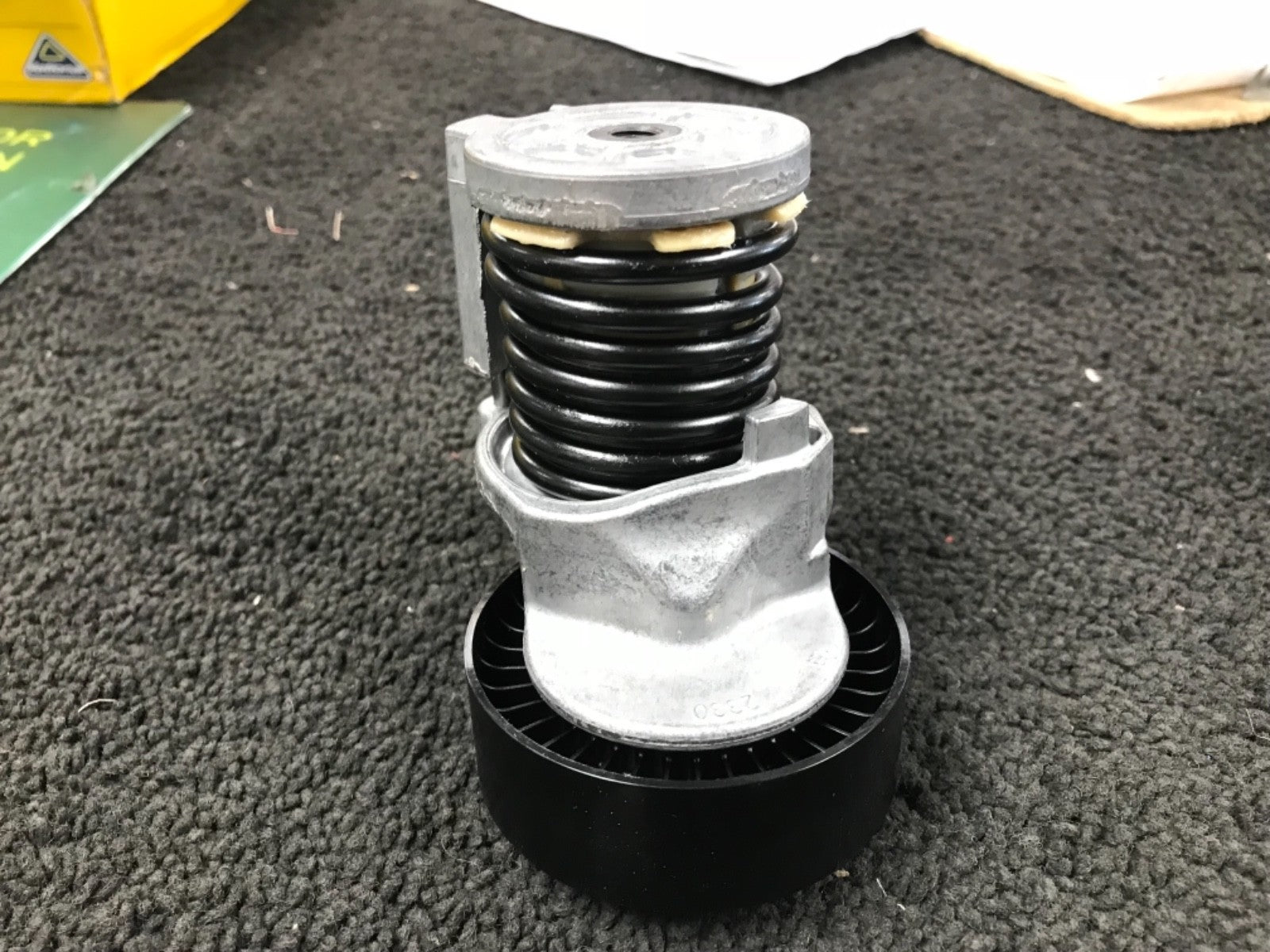 GOLF  PASSAT TIGUAN 2.0TDI  AUXILARY FAN BELT TENSIONER