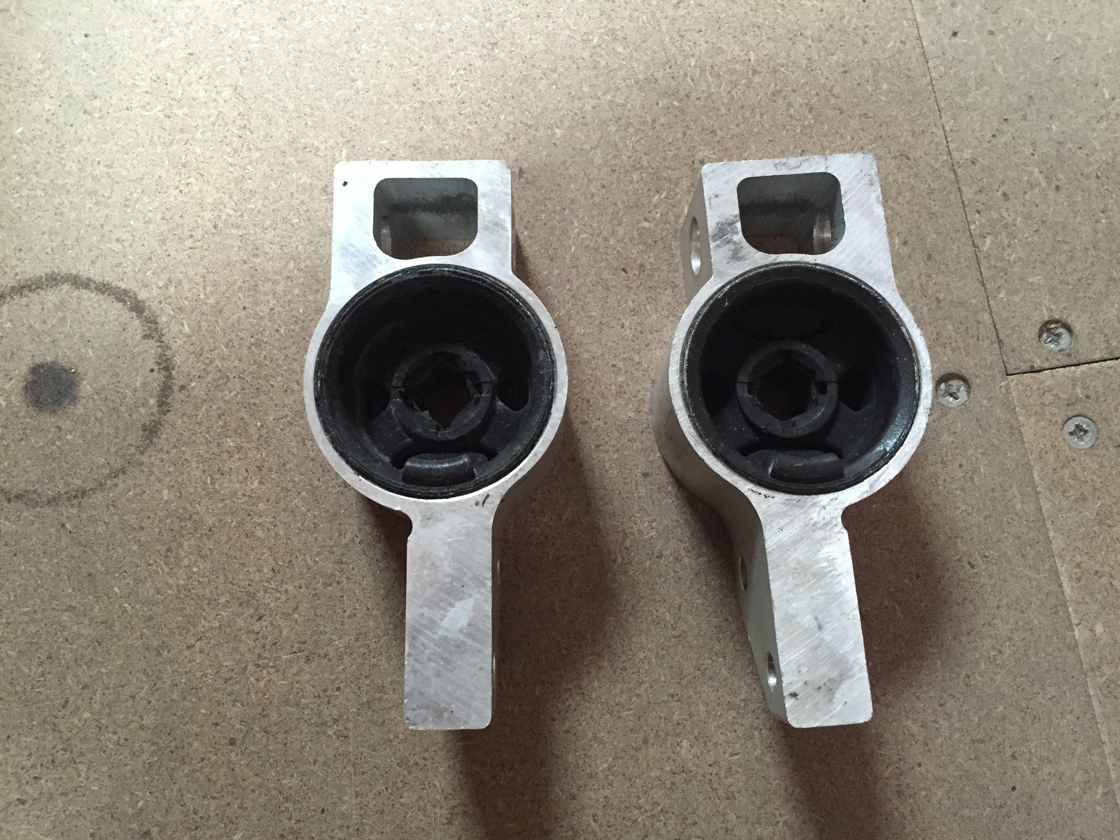 FOR AUDI S3 A3 QUATTRO VW GOLF FTI R32 8P FRONT SUSPENSION WISHBONE ARM BUSHES 