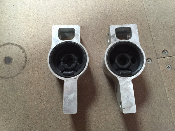 FOR AUDI S3 A3 QUATTRO VW GOLF FTI R32 8P FRONT SUSPENSION WISHBONE ARM BUSHES 