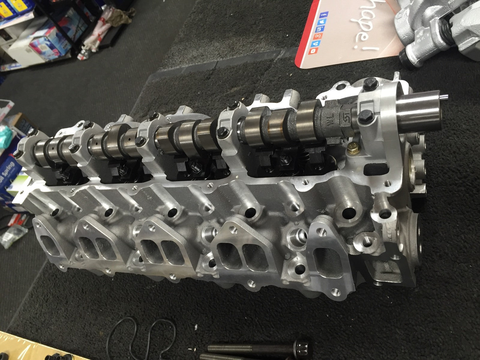 MAZDA BONGO FRIENDEE IMPORT 2.5TD WLT CYLINDER HEAD ASSEMBLED VALVE GASKET SET