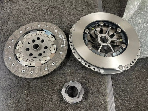 3PCE LUK CLUTCH KIT CARAVELLE TRANSPORTER T5 T6 2.0TDi 2009-20 02A141165P/R