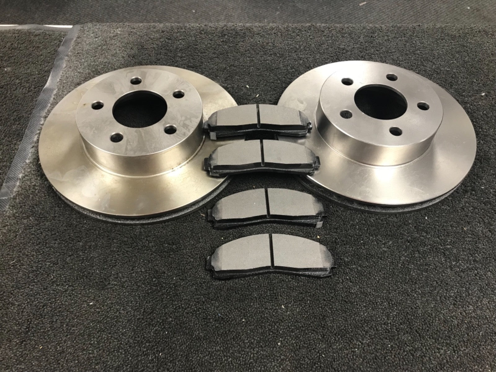 FORD EXPLORER 97>ON FRONT BRAKE DISCS & FULL SET BRAKE PADS NEW