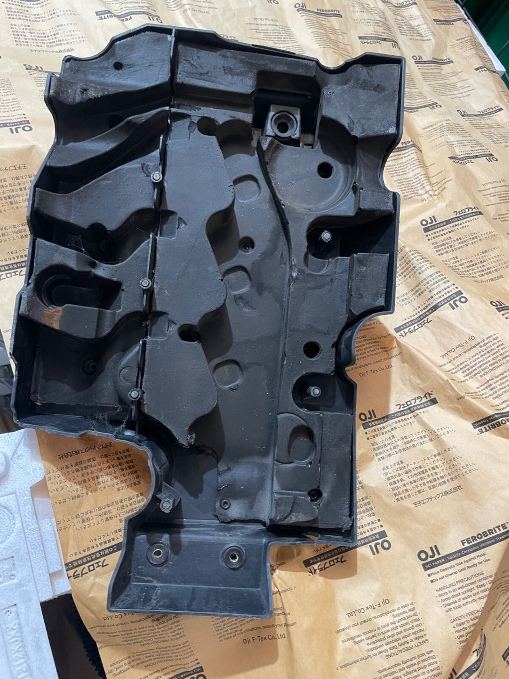 Land Rover Defender 90 110 PUMA Tdci 2.2 engine cover see photo