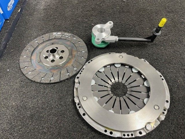 VALEO CLUTCH KIT 3PCE DASCIA DUSTER QASHQAI 1.5DCi 4152500400 4152500401