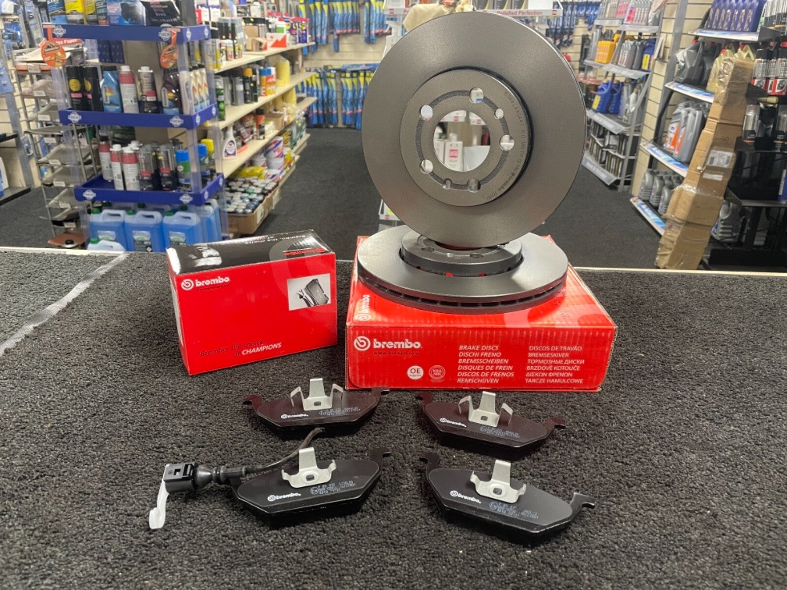 VW BORA POLO MK5 SEAT SKODA AUDI A1  FRONT REAR BRAKE DISCS AND PADS BREMBO 