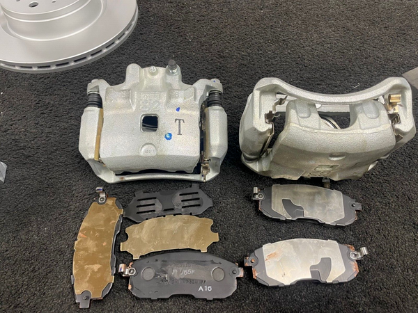 FOR NISSAN PULSER C13 BRAKE CALIPERS COMPLETE + BRACKETS BRAKE PADS PAIR 280MM