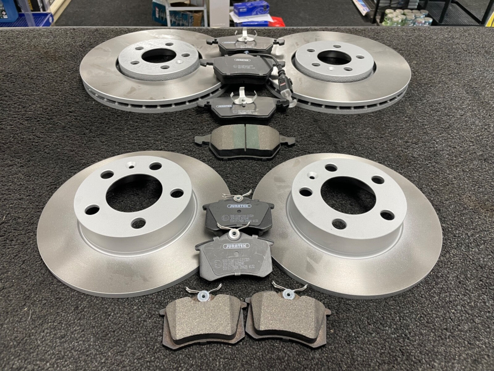VW GOLF MK4 TDI 130 150 BRAKE DISCS & PADS FRONT REAR 