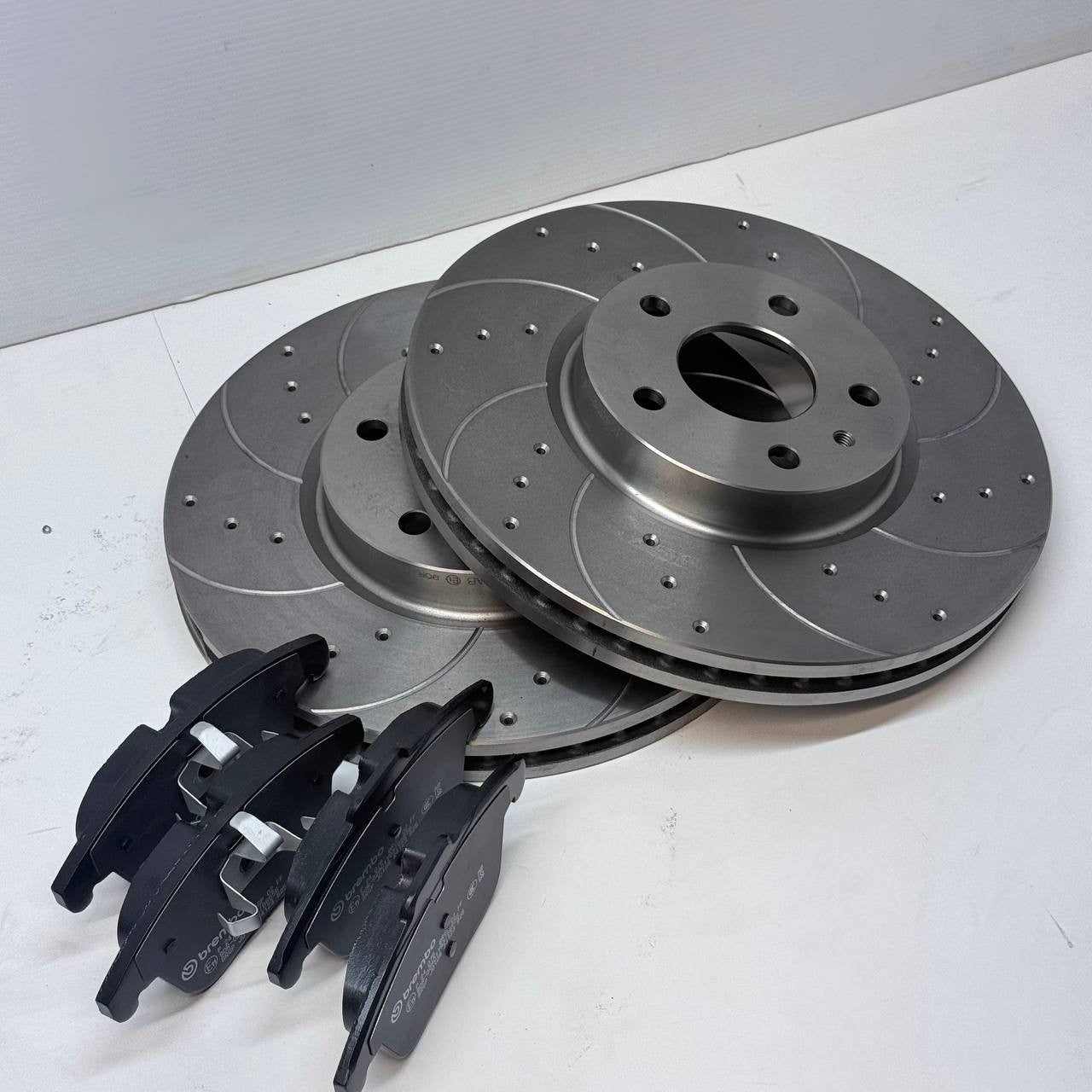 FOR FORD MONDEO VIGNALE TDCI (MK5 (CD391)) FRONT DRILLED GROOVED DISC BREMBO PAD