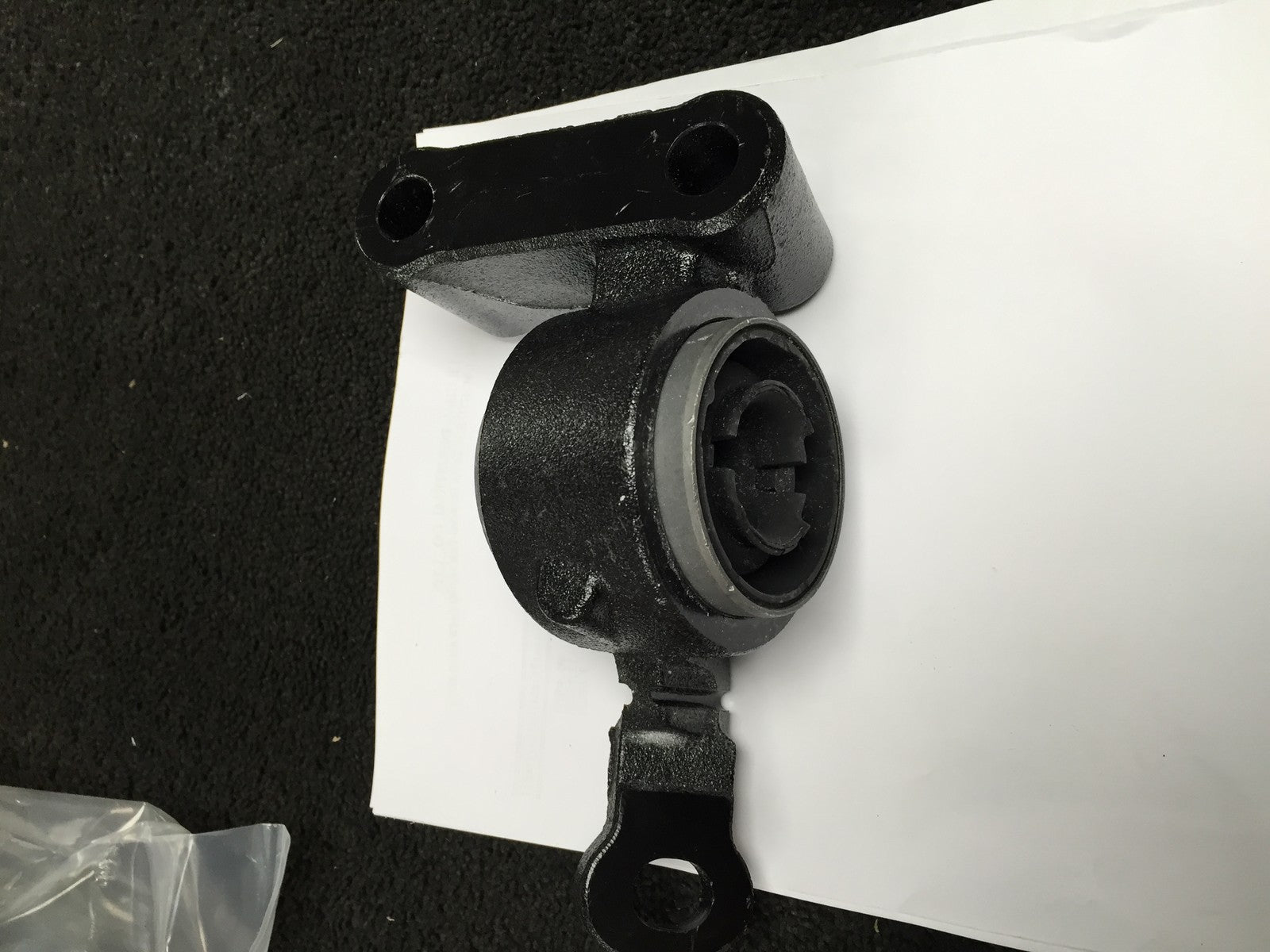 BMW MINI ONE COOPER S CONVERTIBLE FRONT LOWER WISHBONE ARM BUSH HOLDER LH SIDE