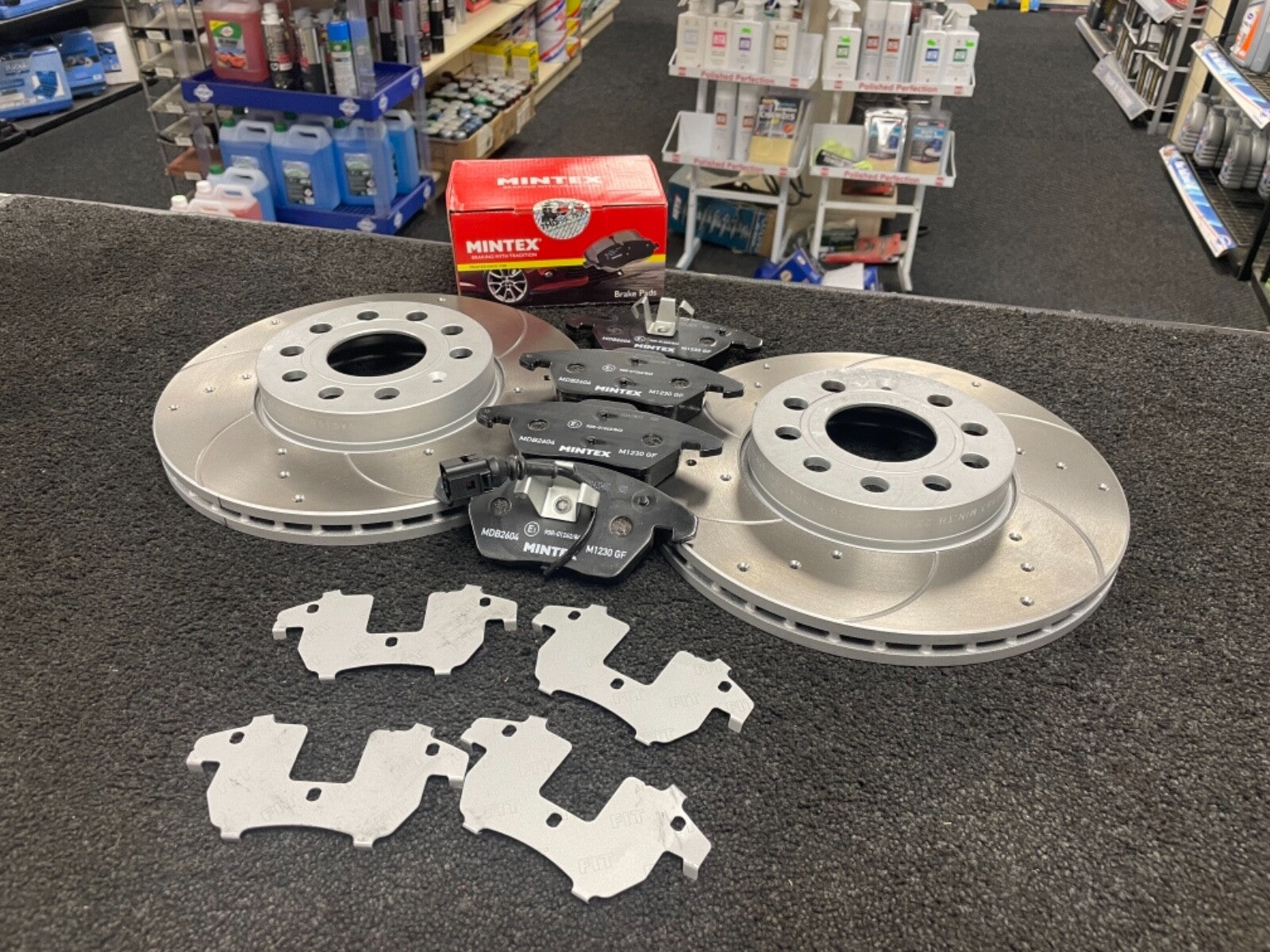 VW GOLF MK6 1.4TSi SPEED BRAKE DISC CROSS DRILLED GROOVED BRAKE PAD FRONTREAR