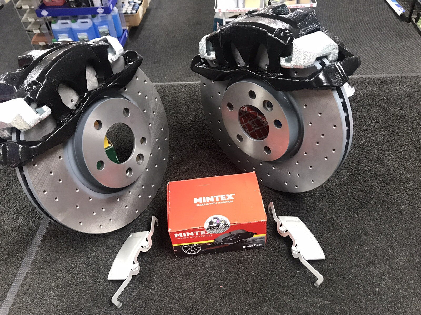 VW TRANSPORTER PERFORMANCE DRILLED GROOVED BRAKE DISC CALIPER KIT 340mm BLACK