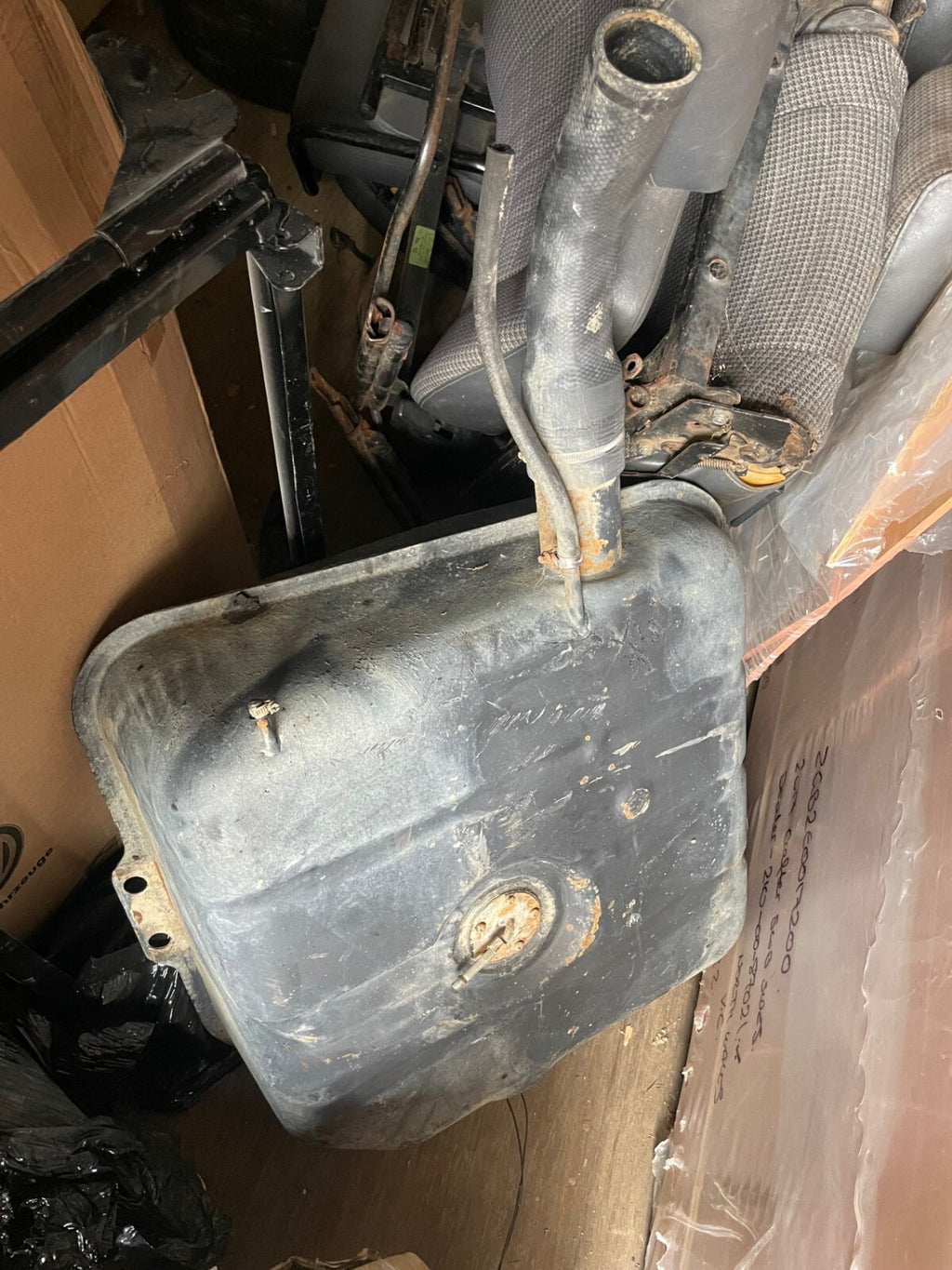 DEFENDER 110 2.5D NA 200 300TDI DIESEL FUEL TANK COMPLETE WITH PIPES