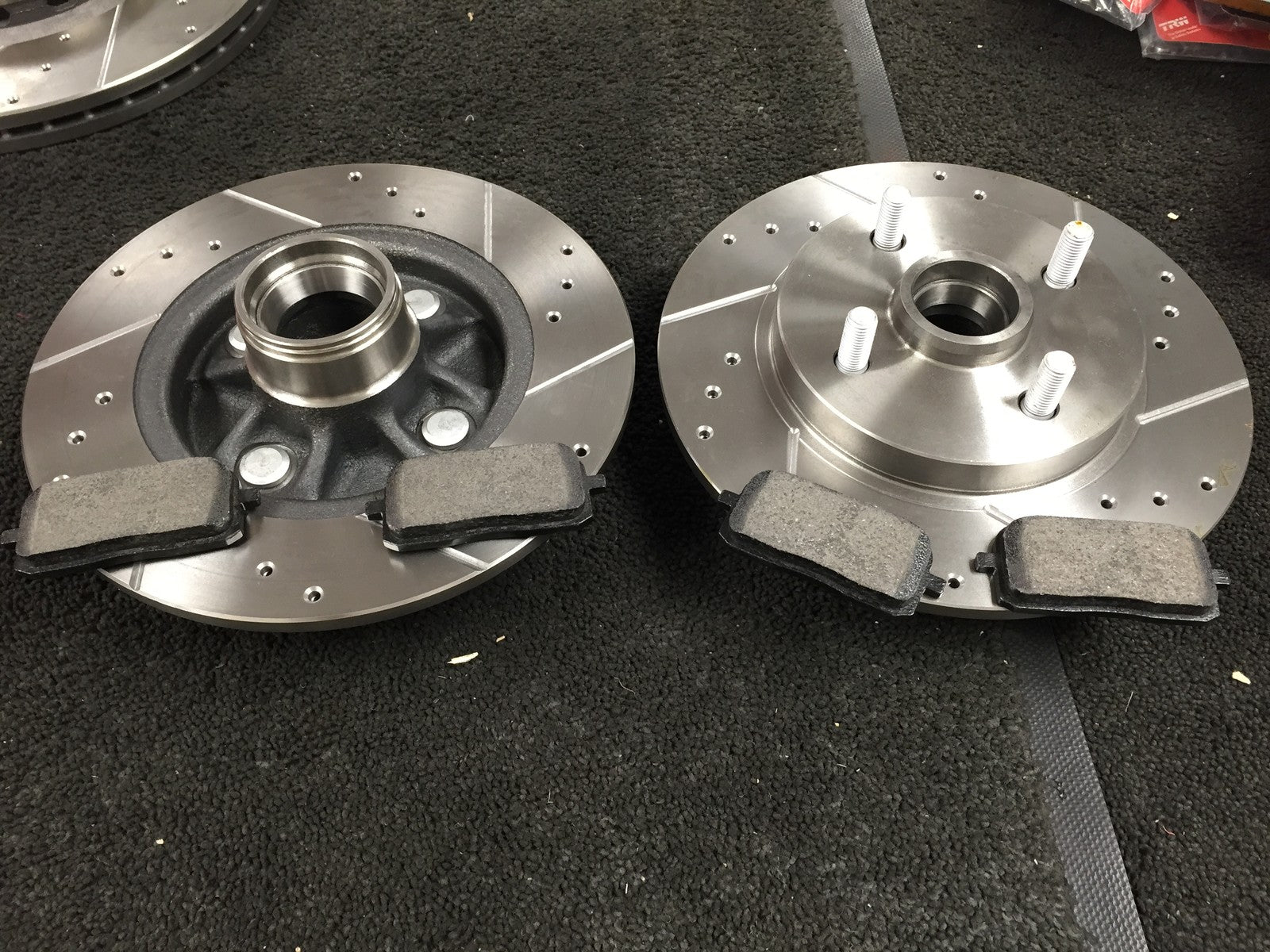 STARLET GLANZA EP91 EP82 DRILLED GROOVED BRAKE DISC BRAKE PADS REAR NO  ABS
