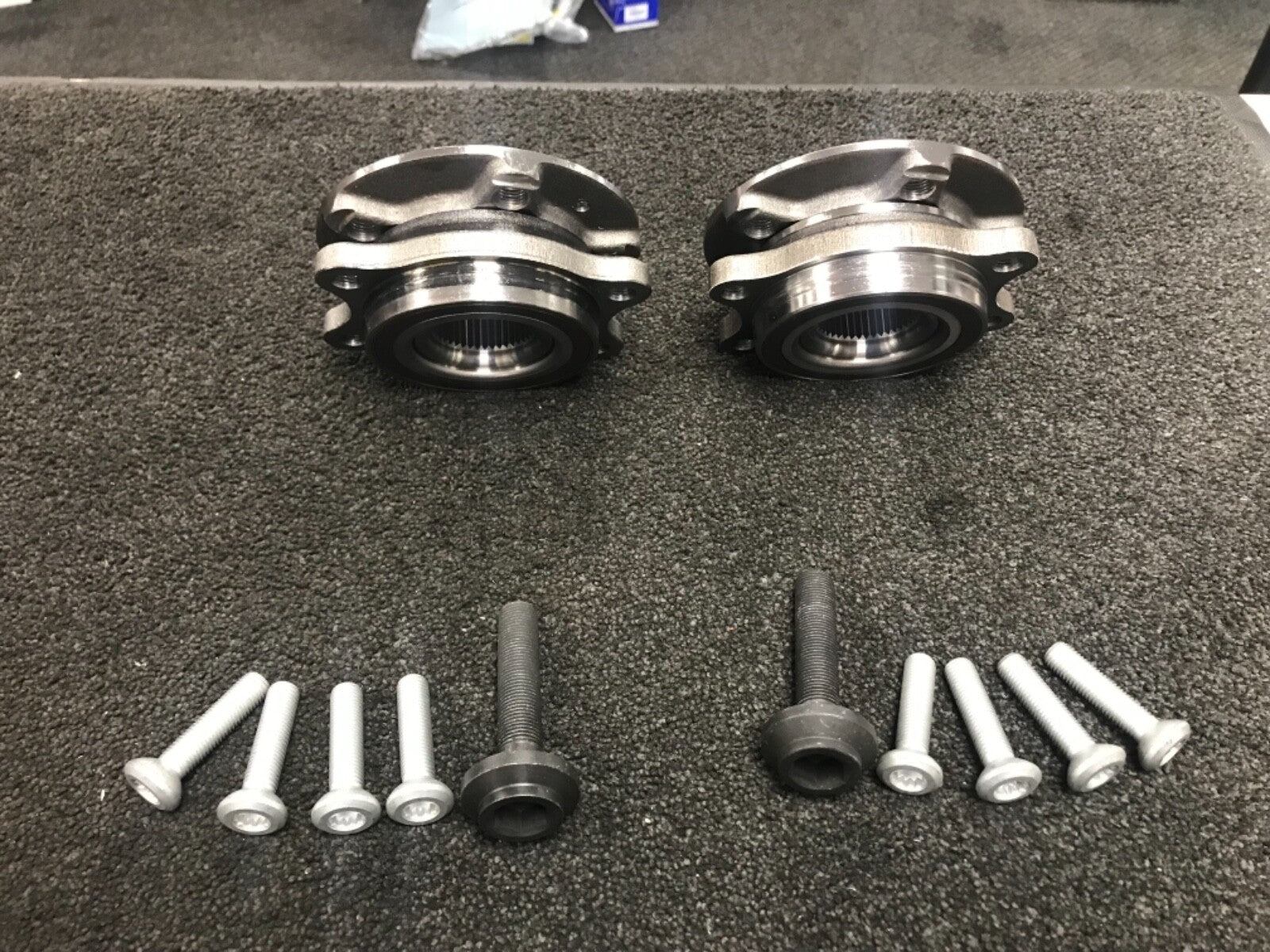 FOR AUDI A4 A5 A6 A7 Q5 RS4 RS5 FRONT WHEEL BEARING HUB FLANGE ASSEMBLY KIT x 2