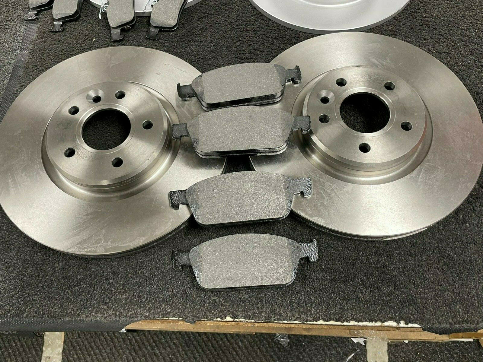 FORD KUGA BRAKE DISC BRAKE PAD FRONT REAR MINTEX BRAKE PADS 320+316mm