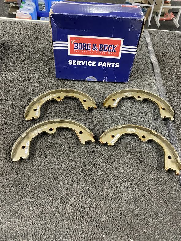 Fits NISSAN PATHFINDER 2.5 R51 BORG & BECK REAR BRAKE SHOES SET OF 4