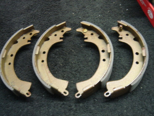 FOR DAIHATSU TERIOS  BRAKE SHOES REAR NEW 