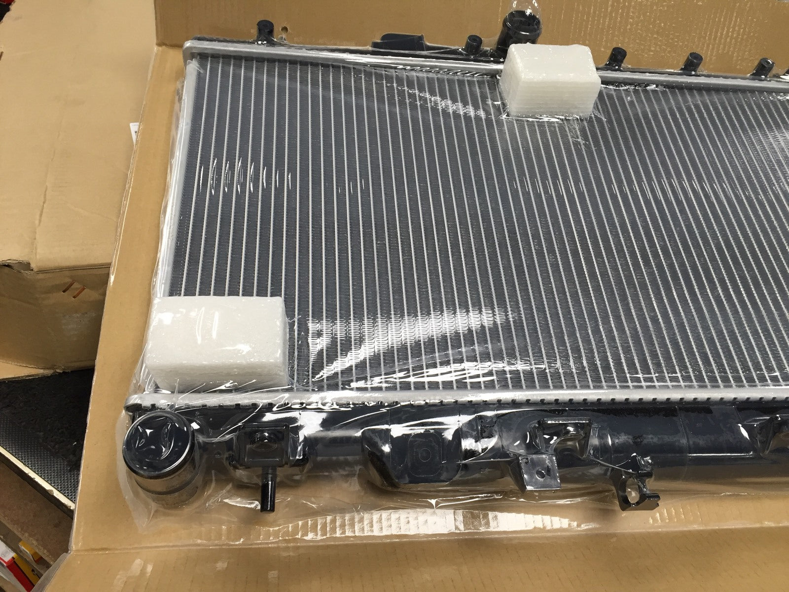 FOR SUBARU IMPREZA BUGEYE WRX 2.0TURBO BUGEYE RADIATOR FITS SALOON ESTATE MODEL