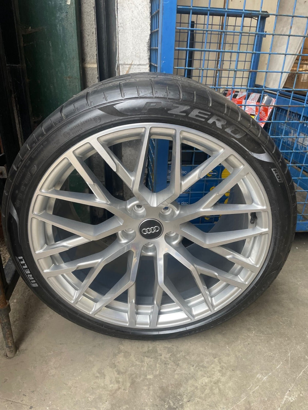 R8 4S 20" FRONT DIAMOND CUT ALLOY WHEEL RIM +PIRELLI 305 30 ZR20 4S0601025C NEW