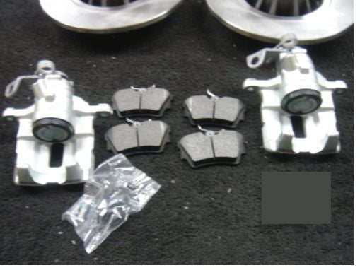 FOR TRAFIC VIVARO PRIMASTAR NV300 2 REAR BRAKE CALIPER +PINS REAR BRAKE PAD