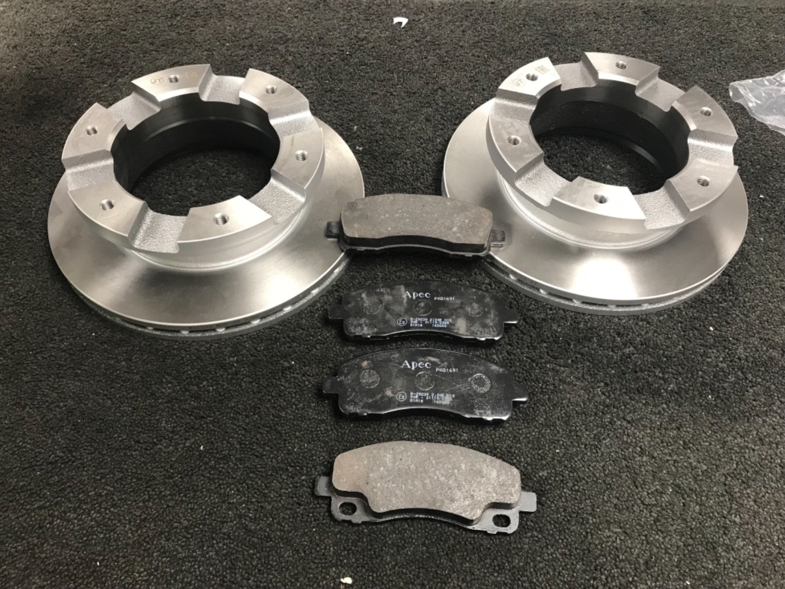 FOR MITSUBISHI CANTER 3C13 3C15 3.5T FEB01 4P10-T2 2011 REAR BRAKE DISC PADS