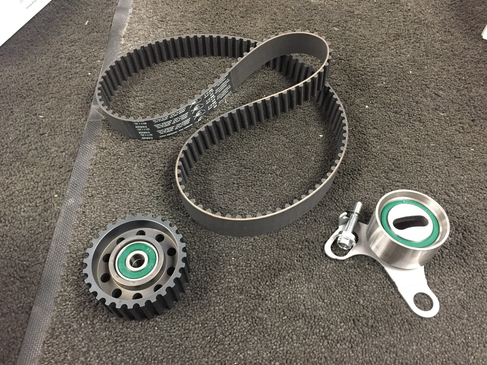 FOR TOYOTA HILUX HIACE CUSTOM 2.8D 3L LN106 LN107 TIMING BELT KIT WATER PUMP