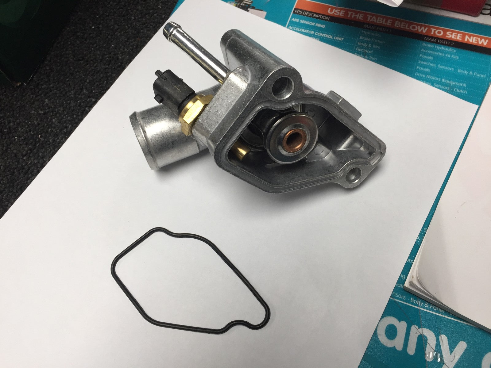 VAUXHALL ASTRA, MERIVA, SIGNUM, TIGRA, VECTRA, ZAFIRA Thermostat Kit QTH526K