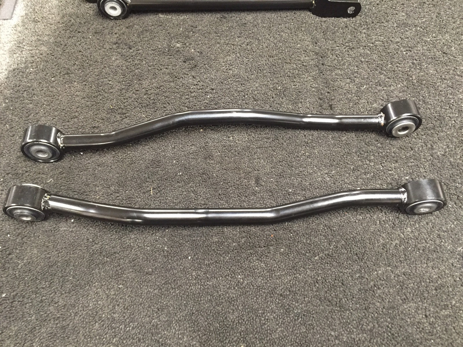 FOR  CHARGER MAGNUM CHRYSLER 300C REAR LOWER TOE LINK CONTROL ARMS LEFT RIGHT